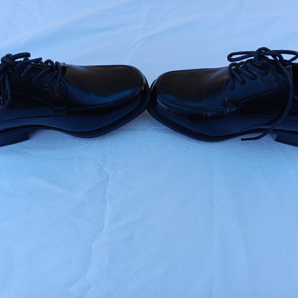 Shoes - Picture 2 of 6